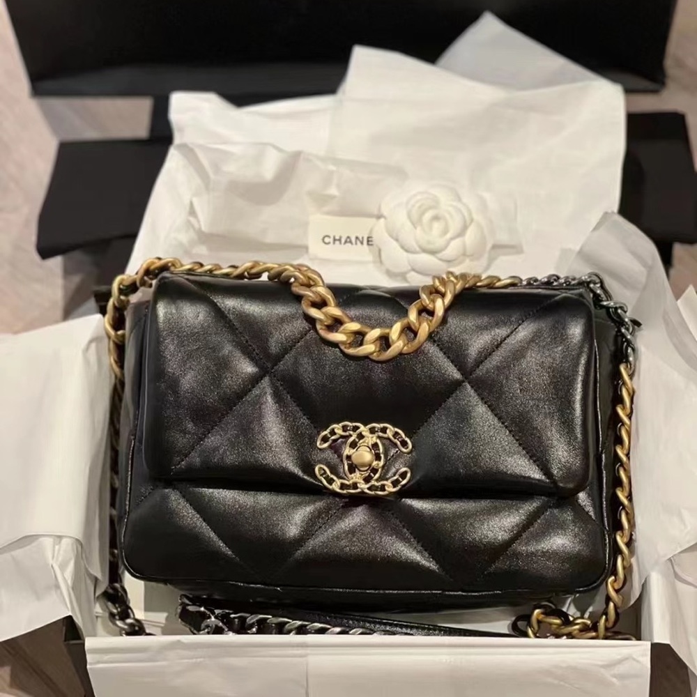 Chanel 19 small